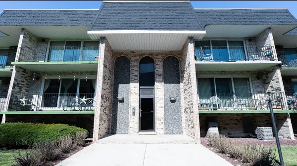 $237,900 | 9140 South Pulaski Road, Unit 1W, Oak Lawn, IL 60453