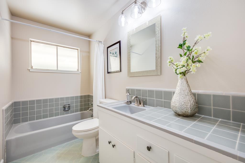 16239 Jacaranda Way Los Gatos, CA 95032 - Photo 14 of 20 a bathroom with a sink a toilet and bathtub