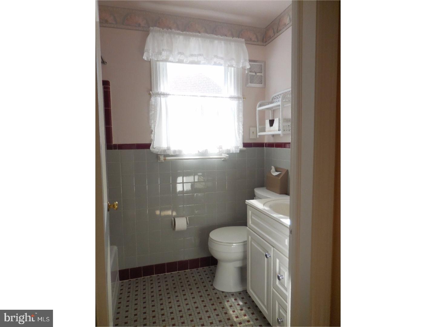 324 Pinecrest Road Springfield, PA 19064 - Photo 11 of 18 Bathroom