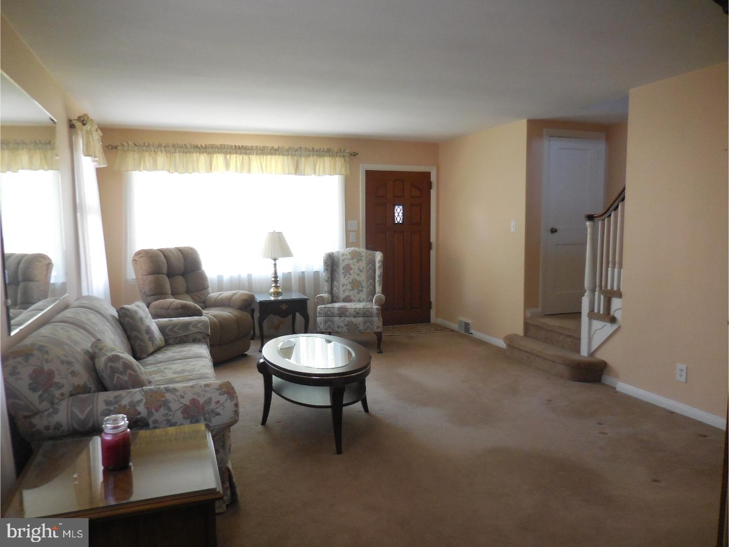 324 Pinecrest Road Springfield, PA 19064 - Photo 3 of 18