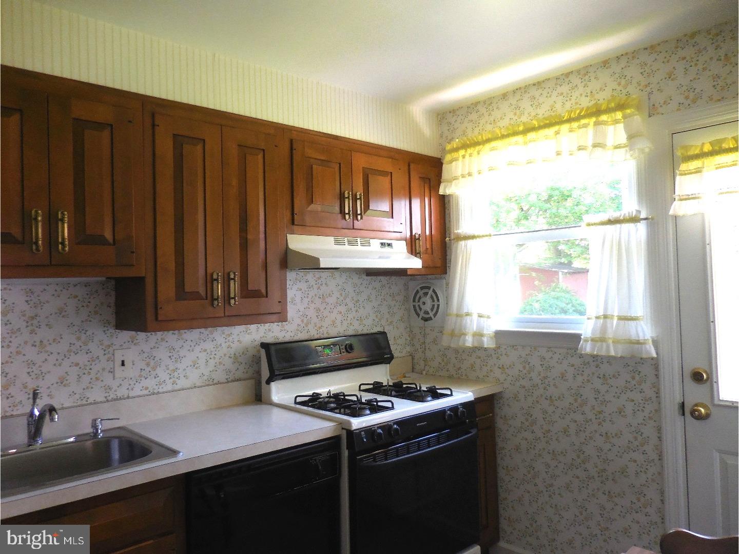 324 Pinecrest Road Springfield, PA 19064 - Photo 8 of 18