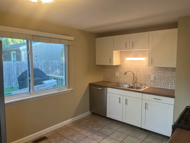 $2,100 | 2 Trowbridge Court, Ann Arbor, MI 48108