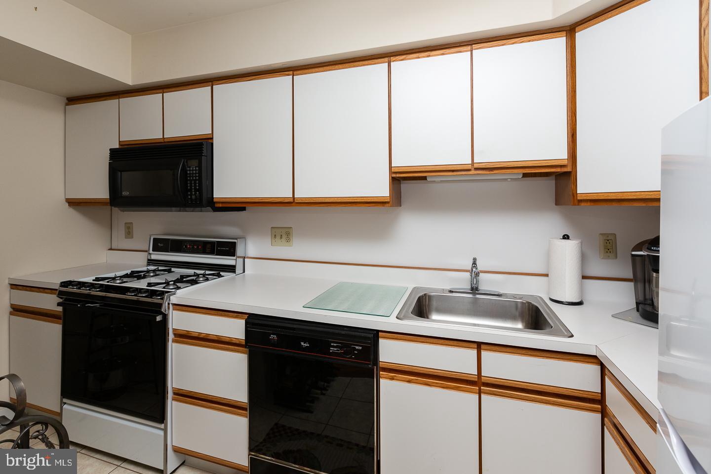 383 Lakeside Road, Unit 103 Ardmore, PA 19003 - Photo 9 of 21 Kitchen
