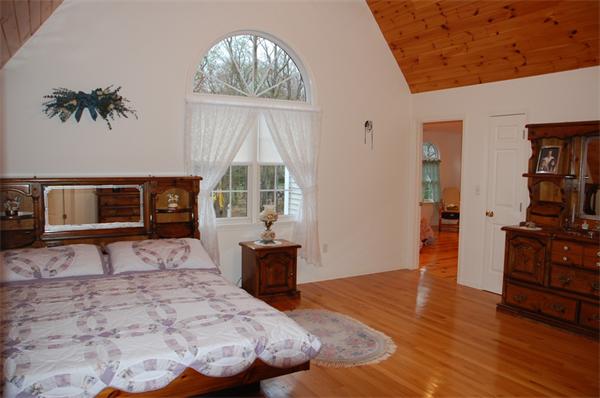549 Reservoir Road Lunenburg, MA 01462 - Photo 15 of 26 Gallery Image 15