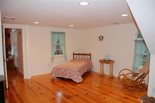 549 Reservoir Road Lunenburg, MA 01462 - Photo 17 of 26 Gallery Image 17