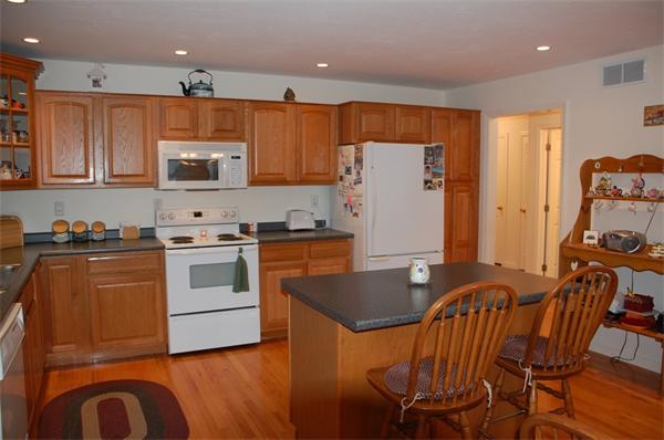 549 Reservoir Road Lunenburg, MA 01462 - Photo 7 of 26 Gallery Image 7
