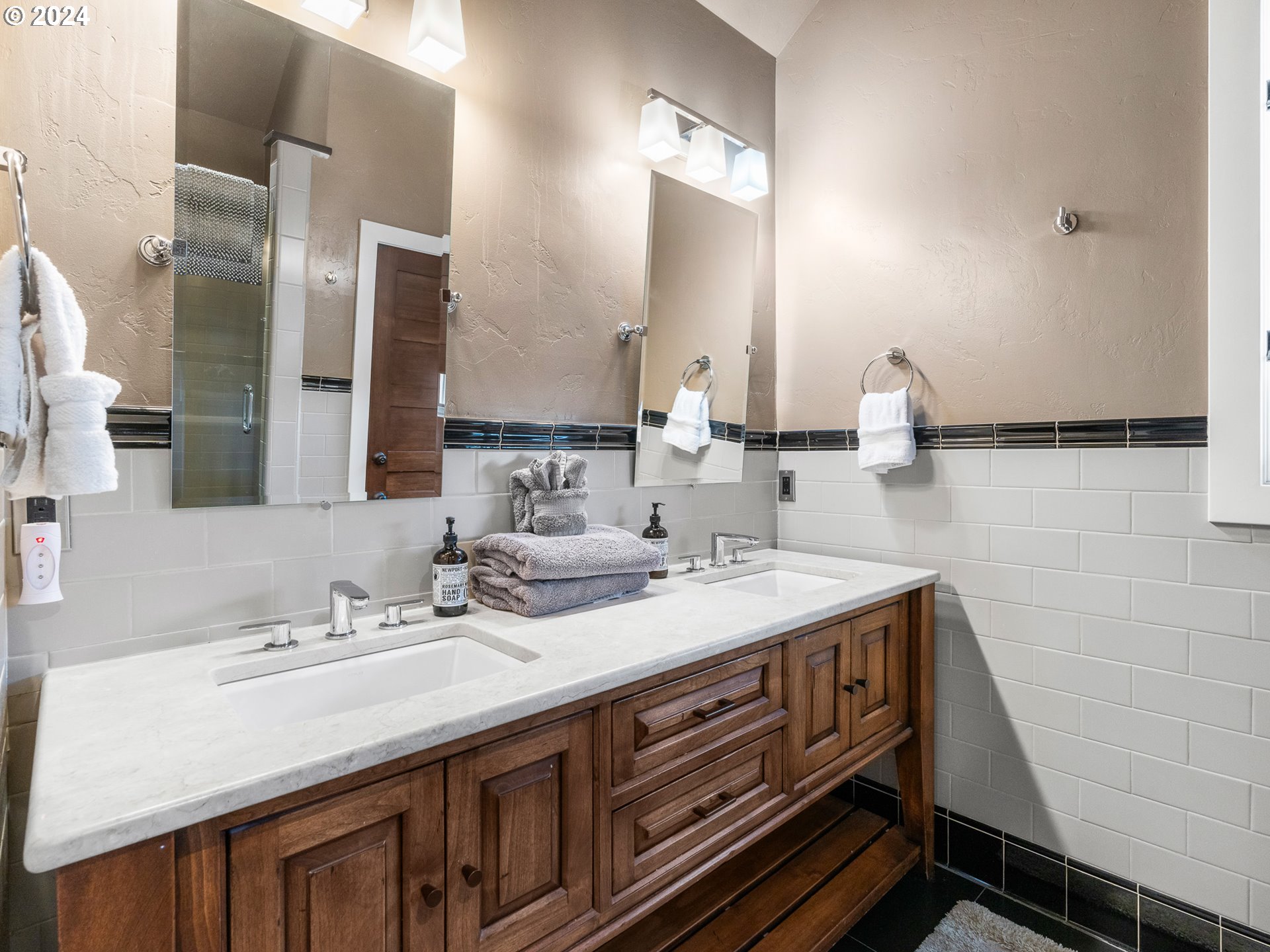 1506 Northwest Awbrey Road Bend, OR 97703 - Photo 15 of 41 Gallery Image 15