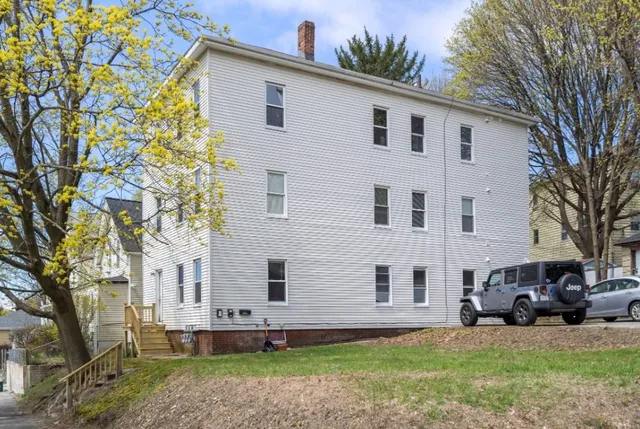 $2,000 | 34 Esther Street, Unit 1, Worcester, MA 01607
