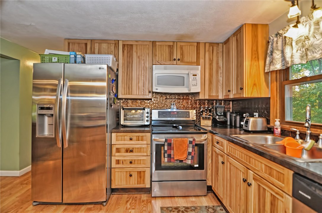 63 High Ridge Drive Cumberland, RI 02864 - Photo 3 of 33