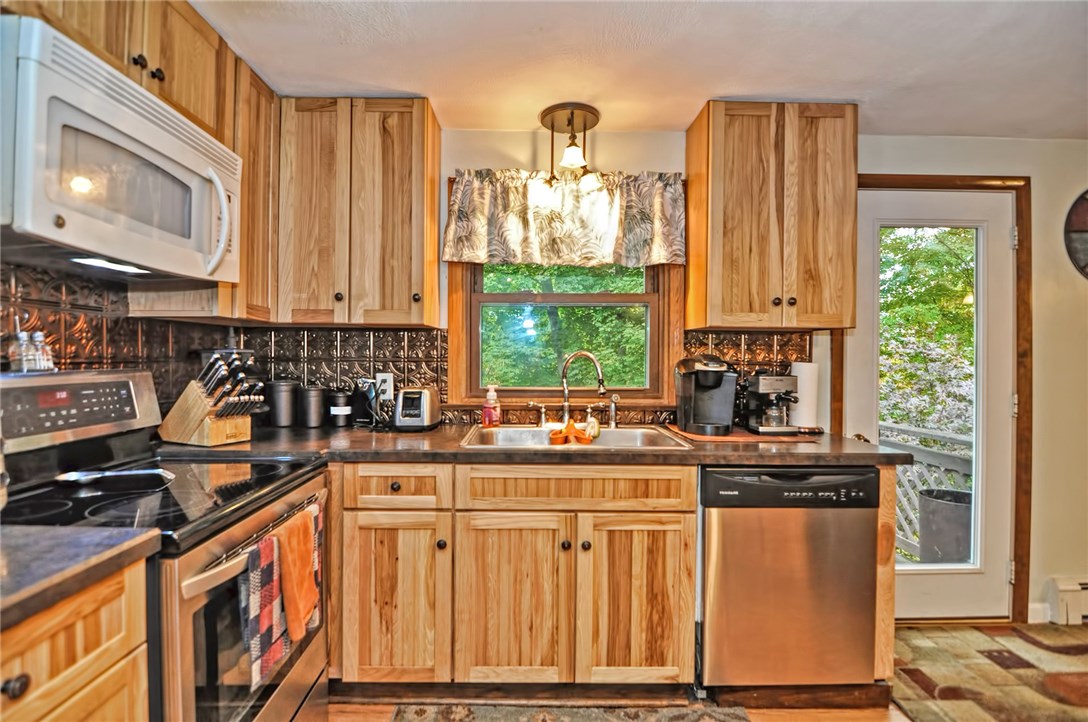 63 High Ridge Drive Cumberland, RI 02864 - Photo 4 of 33