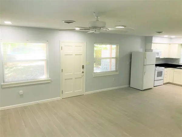 $2,000 | 2541 Floyd Street, Sarasota, FL 34239