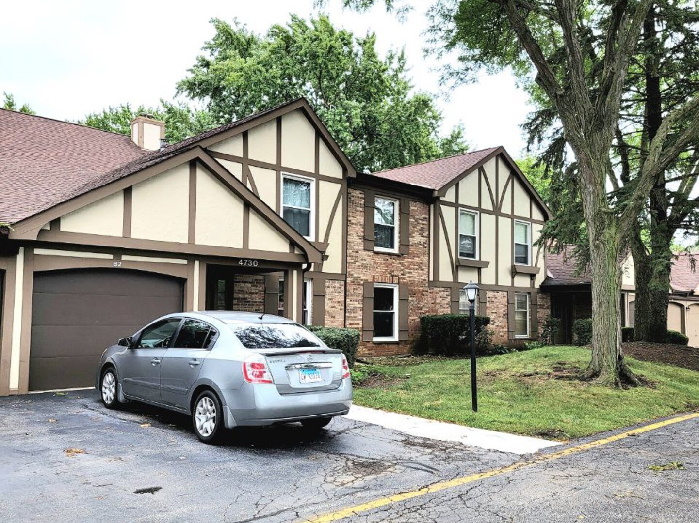 a car parked in front of white house