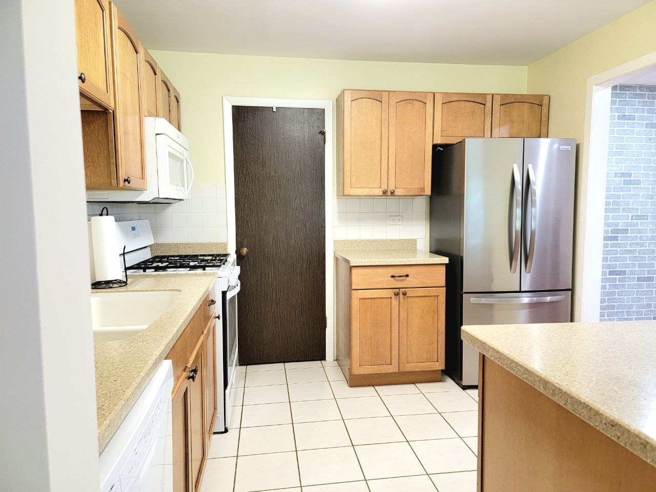 4730 Calvert Drive, Unit B1 Rolling Meadows, IL 60008 - Photo 12 of 23 a kitchen with a refrigerator sink and stove