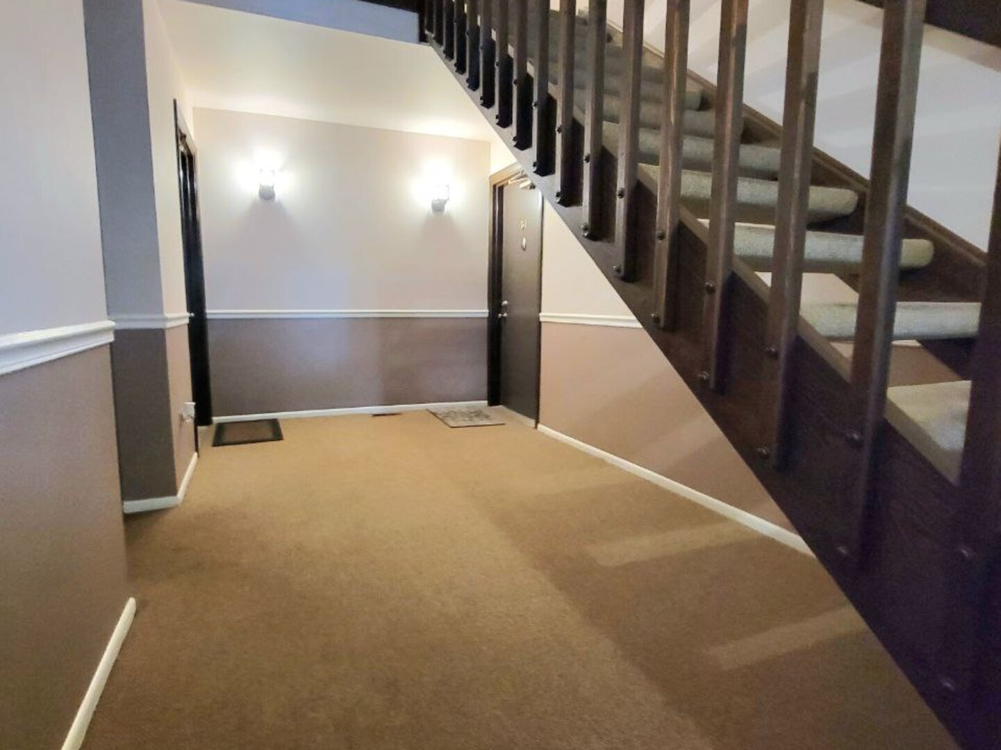 4730 Calvert Drive, Unit B1 Rolling Meadows, IL 60008 - Photo 2 of 23 a view of entryway