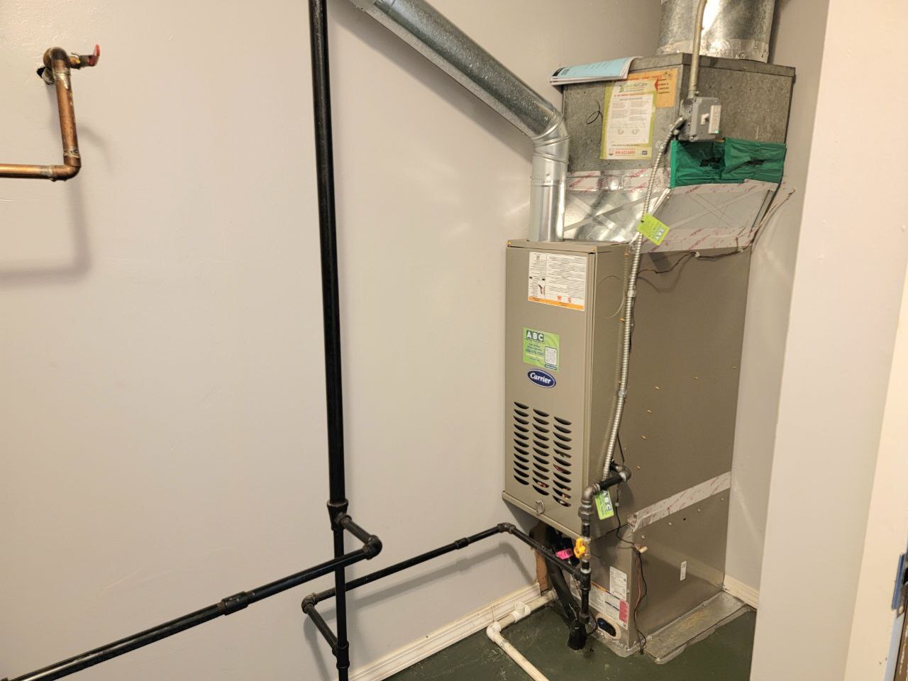 4730 Calvert Drive, Unit B1 Rolling Meadows, IL 60008 - Photo 23 of 23 a view of a hallway with windows