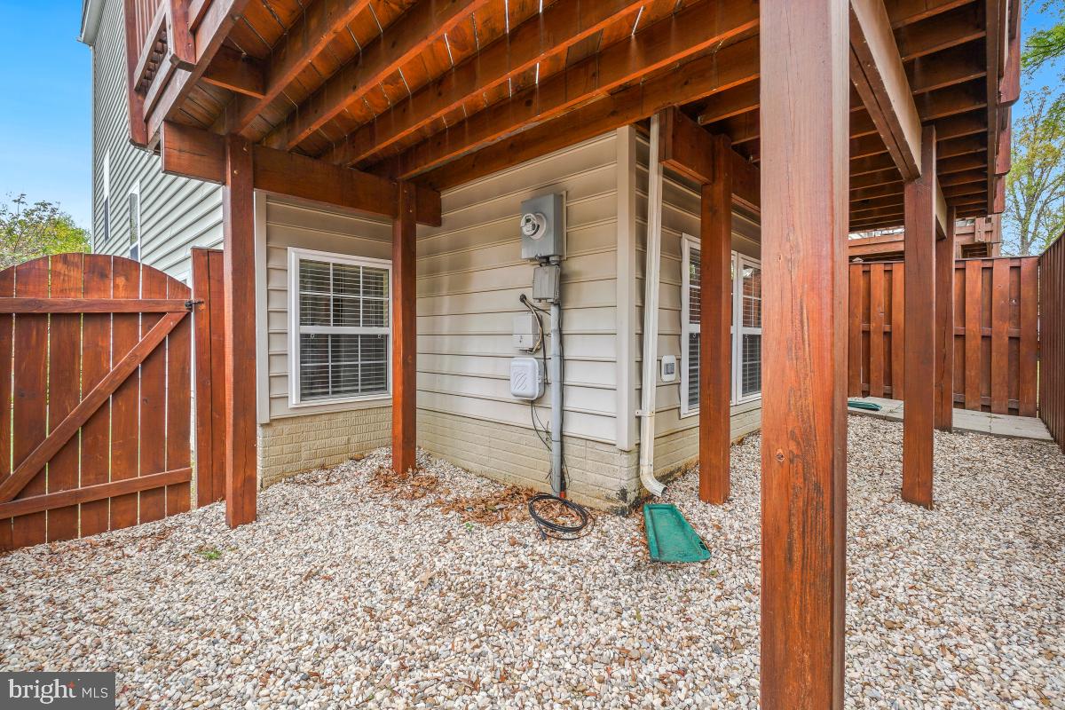 4091 River Forth Drive Fairfax, VA 22030 - Photo 31 of 32 a backyard of a house with lots of green space