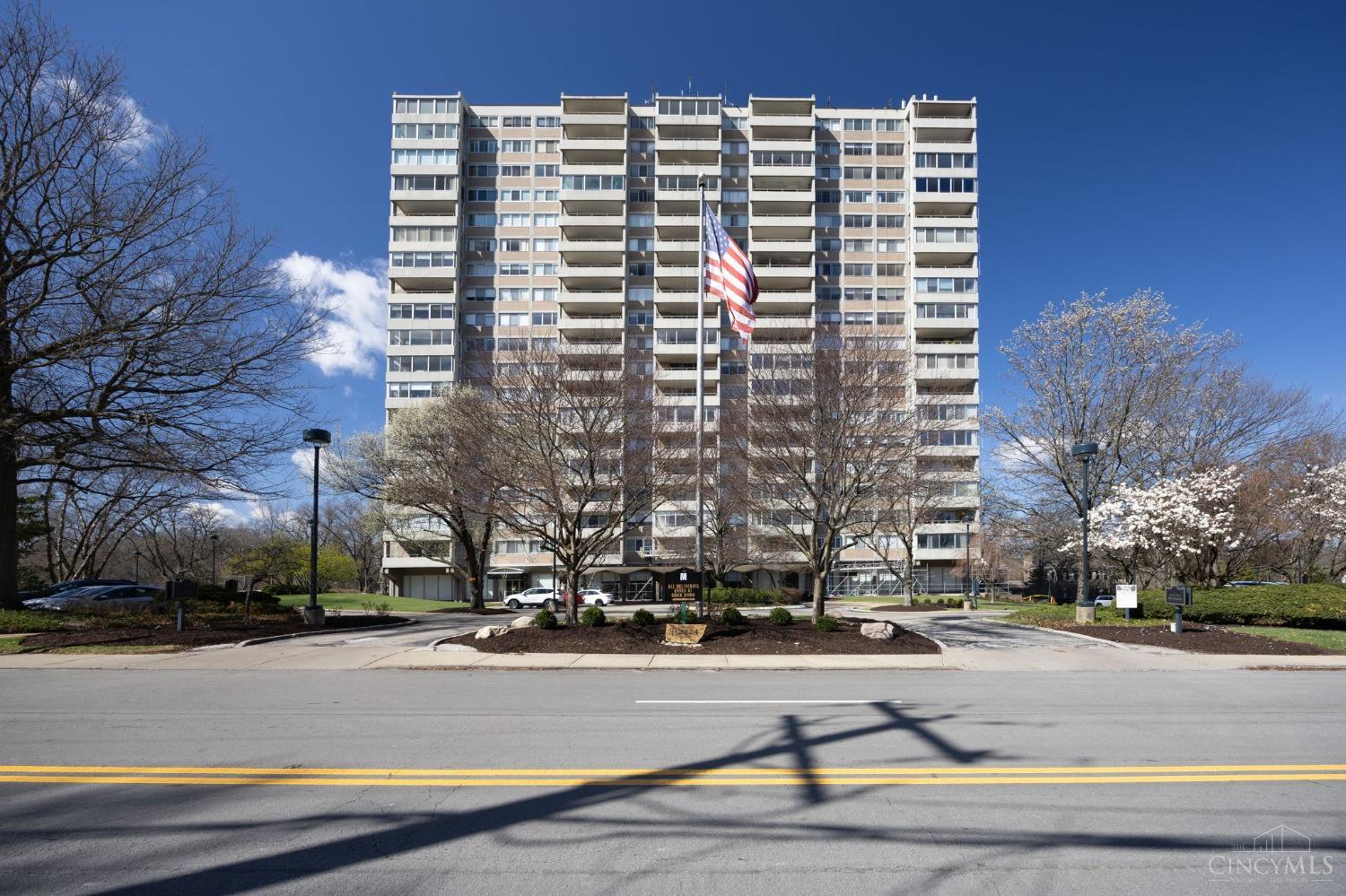 2324 Madison Road, Unit 901 Cincinnati, OH 45208 - Photo 2 of 42 Gallery Image 2