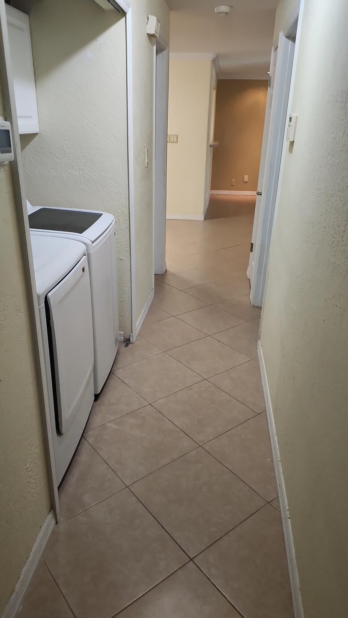 4450 Ring Neck Road, Unit 28A Orlando, FL 32808 - Photo 4 of 7 Laundry - Hallway
