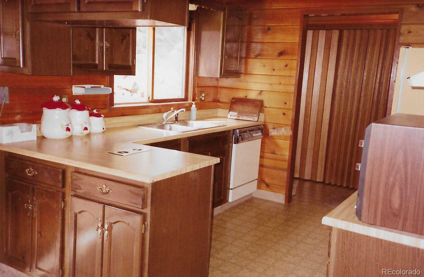 79 Ranch View Drive Florissant, CO 80816 - Photo 22 of 40 a bathroom with a sink and a mirror