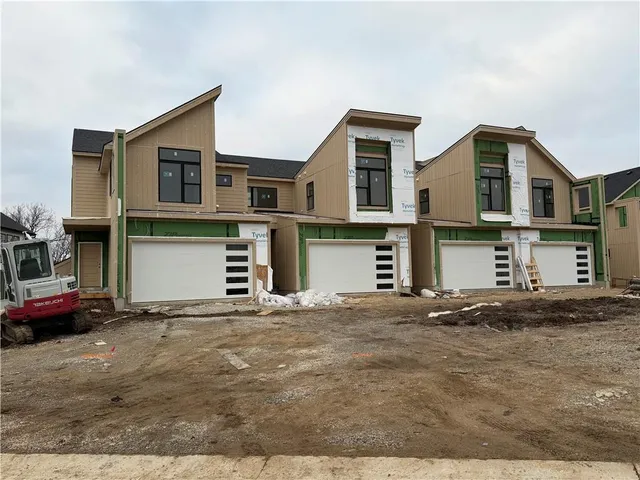 $629,000 | 9305 Aminda Street, Lenexa, KS 66227