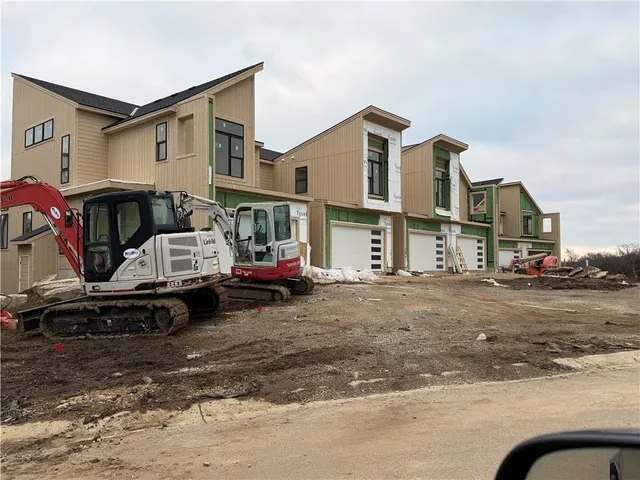 $629,000 | 9305 Aminda Street, Lenexa, KS 66227