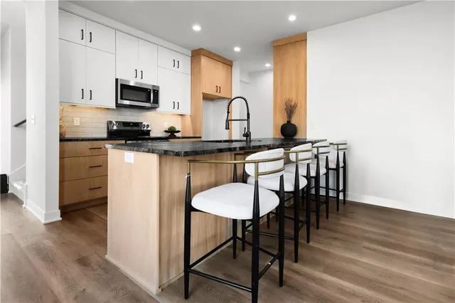 $629,000 | 9305 Aminda Street, Lenexa, KS 66227