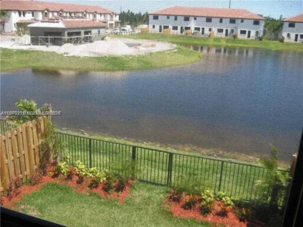 $3,300 | 16585 Southwest 42nd Way, Unit 16585, Miami, FL 33185