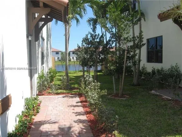 $3,300 | 16585 Southwest 42nd Way, Unit 16585, Miami, FL 33185