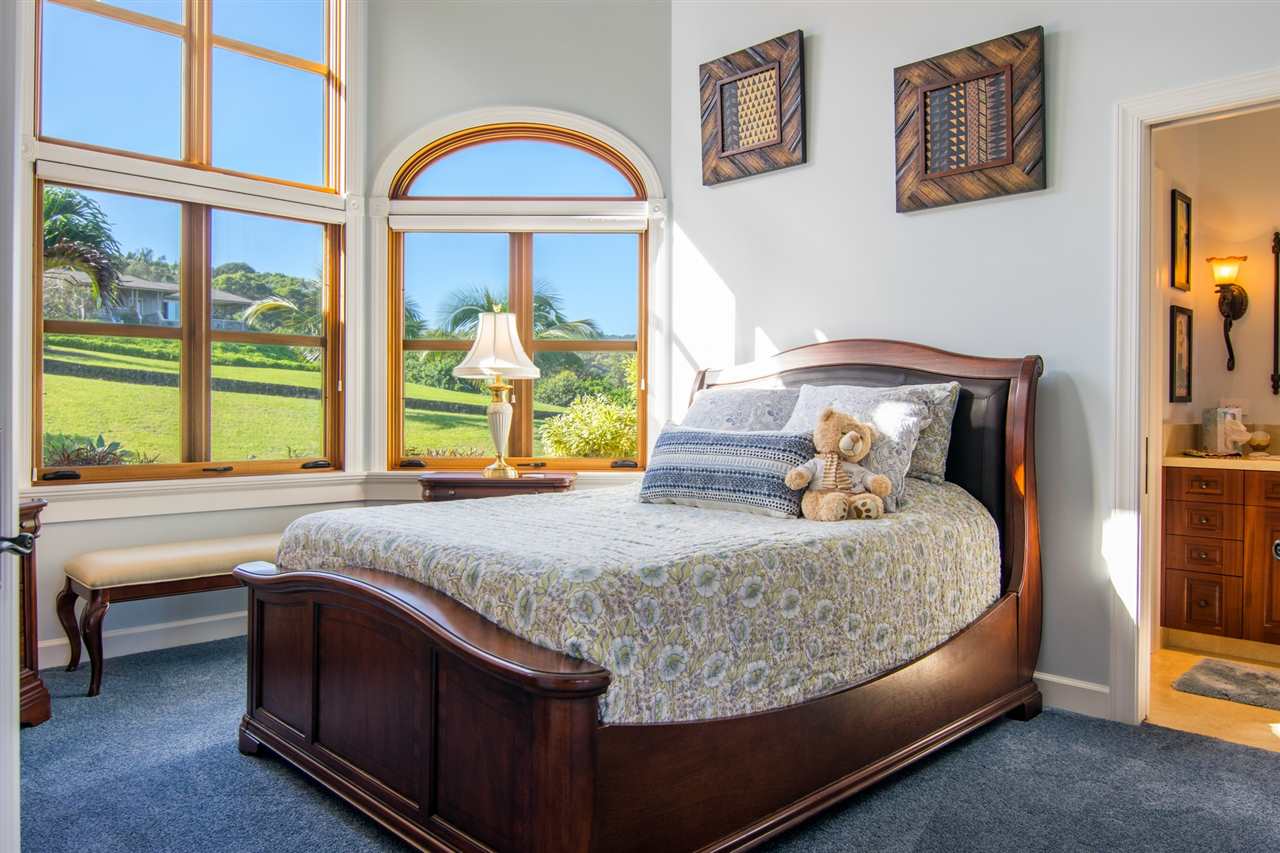 80 Hale Pili Way Haiku, HI 96708 - Photo 25 of 30 a bed sitting in a bedroom next to a window