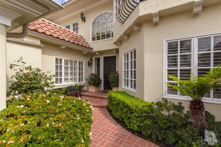 2238 Canyonback Road Los Angeles, CA 90049 - Photo 3 of 43 a front view of a house with a large window