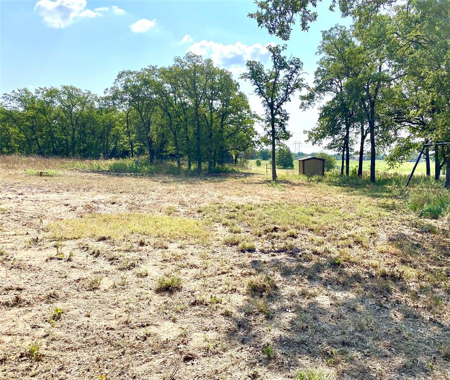 524 County Road 1792 Sunset, TX 76270 - Photo 12 of 40 a backyard of a house with lots of green space