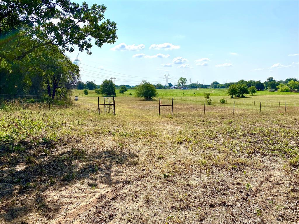 524 County Road 1792 Sunset, TX 76270 - Photo 9 of 40 a backyard of a house with lots of green space