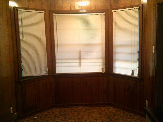 4909 Neely Road Memphis, TN 38109 - Photo 8 of 20 a room that has a window in it
