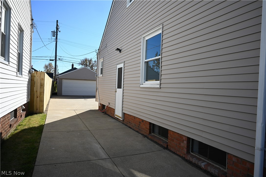 8203 Snow Road Parma, OH 44129 - Photo 2 of 31