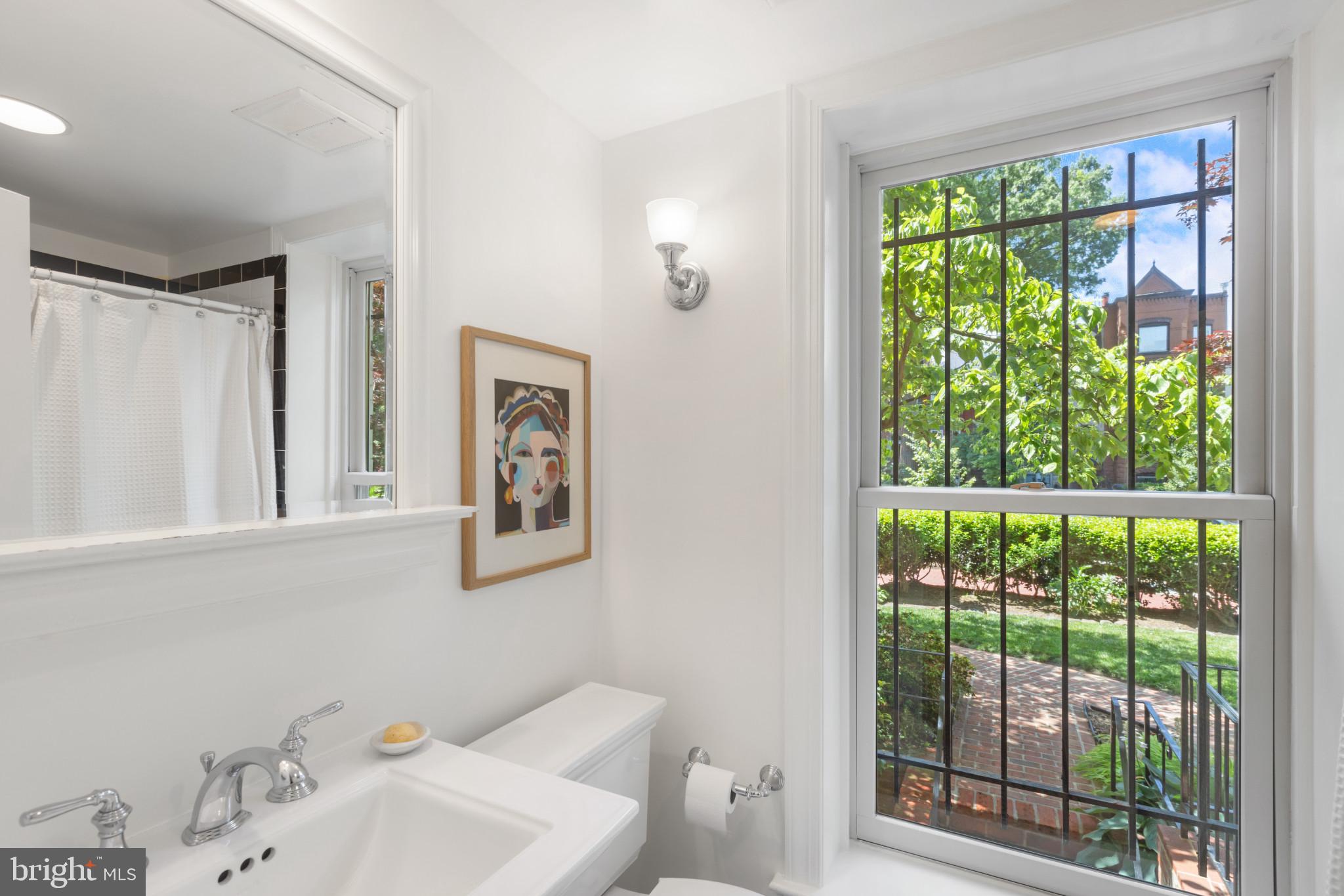 1024 Massachusetts Avenue Northeast, Unit 2 Washington, DC 20002 - Photo 26 of 37
