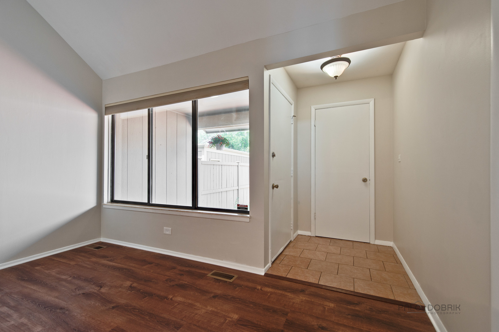 627 Acadia Court Roselle, IL 60172 - Photo 4 of 26