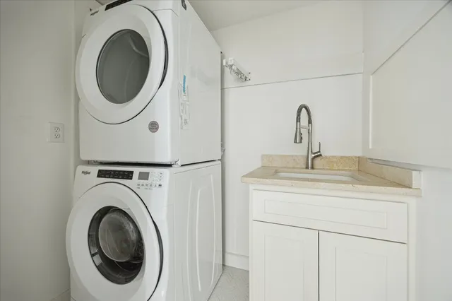 $1,795,000 | 3049 Locke Lane, Houston, TX 77019