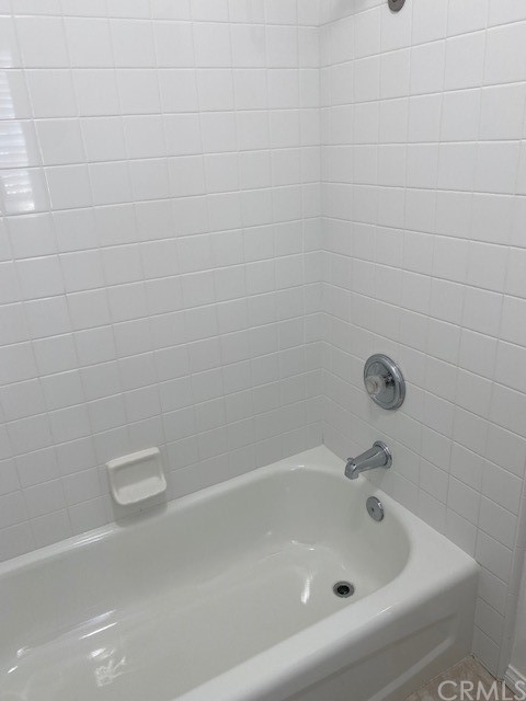 65 Ashford Irvine, CA 92618 - Photo 16 of 45 a bathroom with a tub