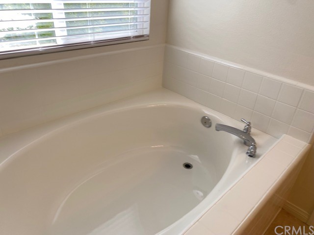 65 Ashford Irvine, CA 92618 - Photo 23 of 45 a close up of a bathtub