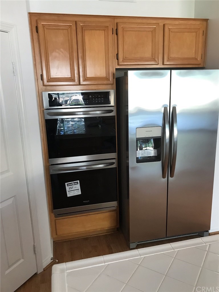 65 Ashford Irvine, CA 92618 - Photo 3 of 45 a kitchen with a refrigerator and cabinets