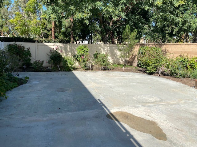 65 Ashford Irvine, CA 92618 - Photo 32 of 45 a view of path and green space
