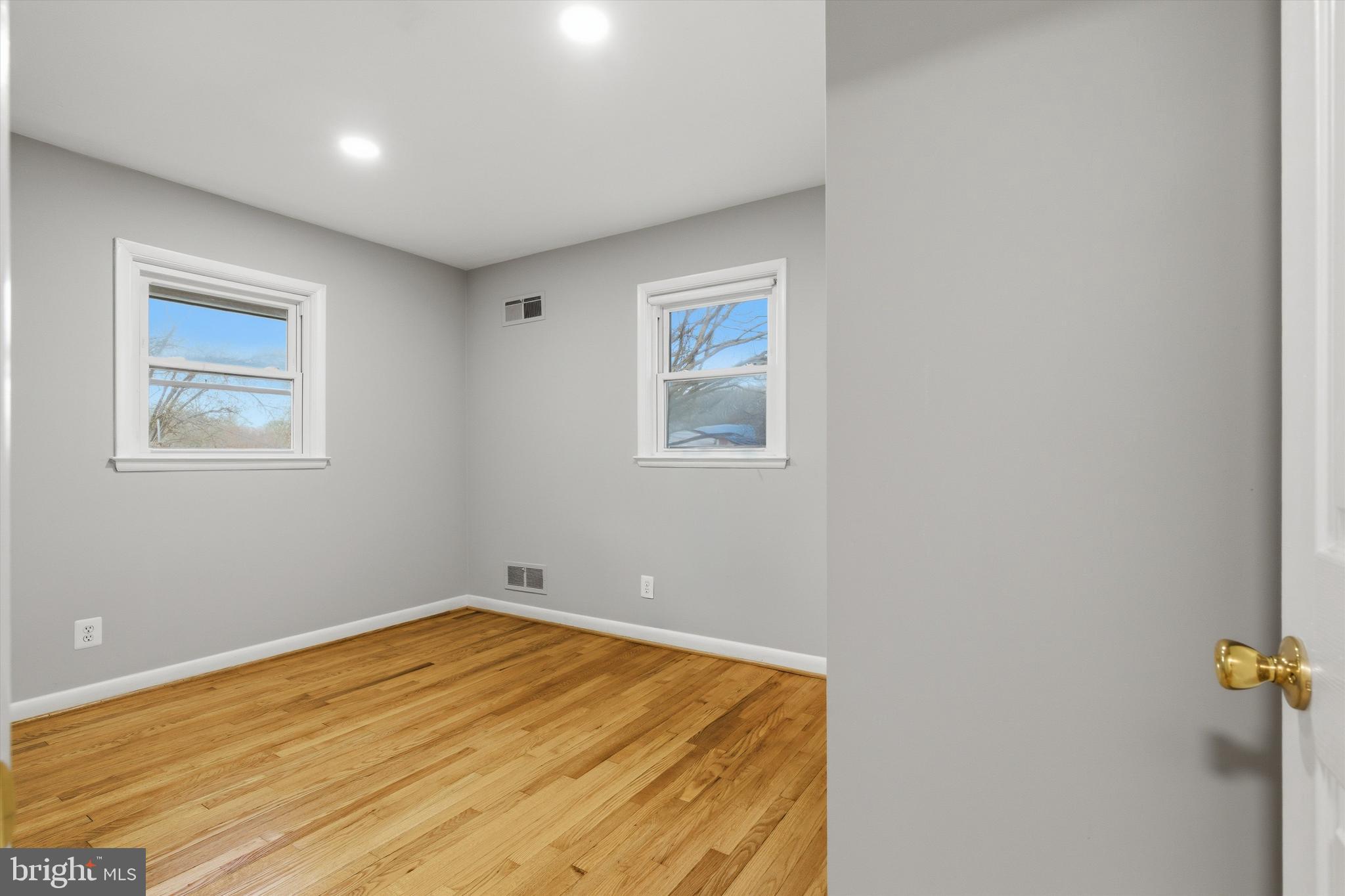 6703 Glenkirk Road Baltimore, MD 21239 - Photo 11 of 33