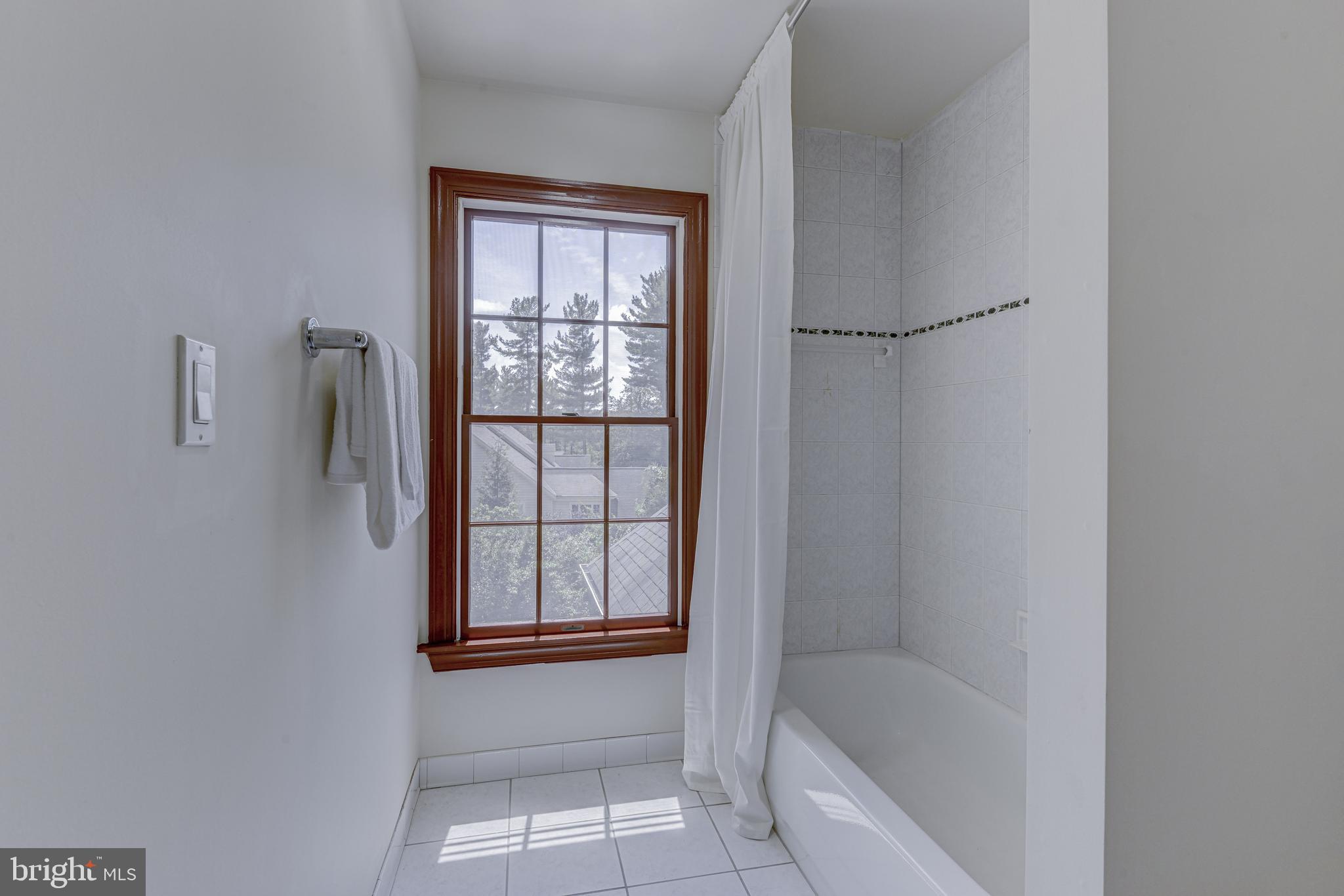 2172 Misty Meadow Road Finksburg, MD 21048 - Photo 91 of 118 Full bath, tub shower.