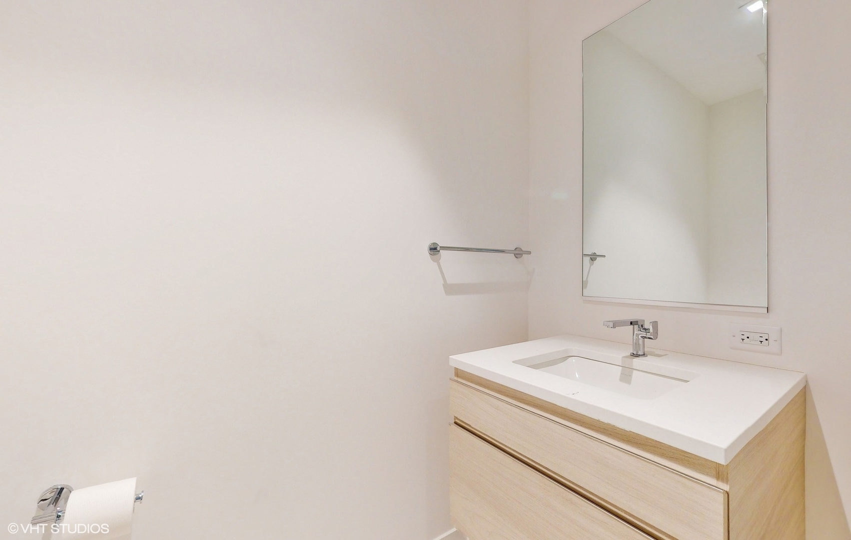 1400 West Monroe Street, Unit 5E Chicago, IL 60607 - Photo 23 of 28 a bathroom with a sink and a mirror