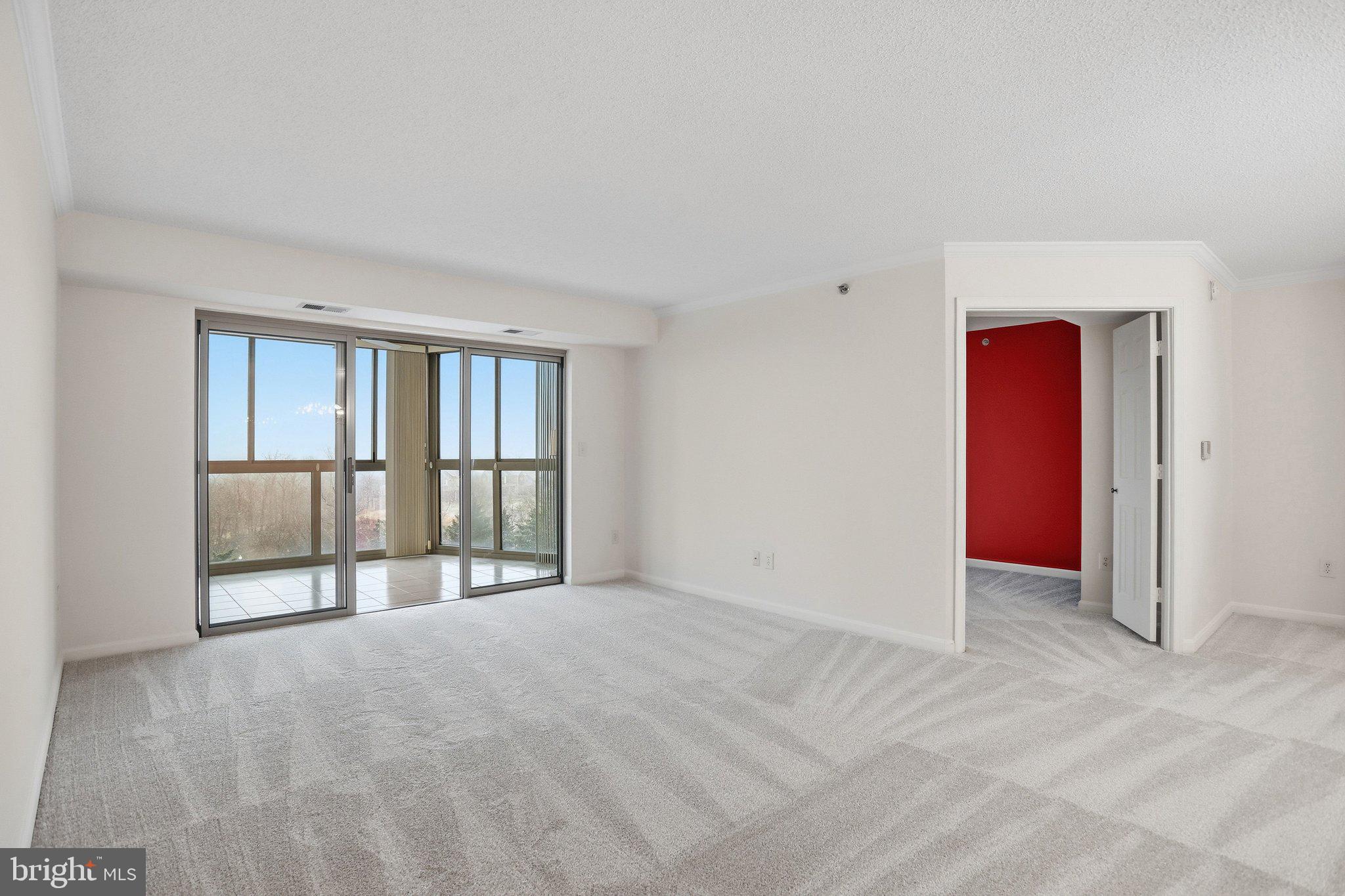 19385 Cypress Ridge Terrace, Unit 510 Leesburg, VA 20176 - Photo 18 of 58 Spacious living area
