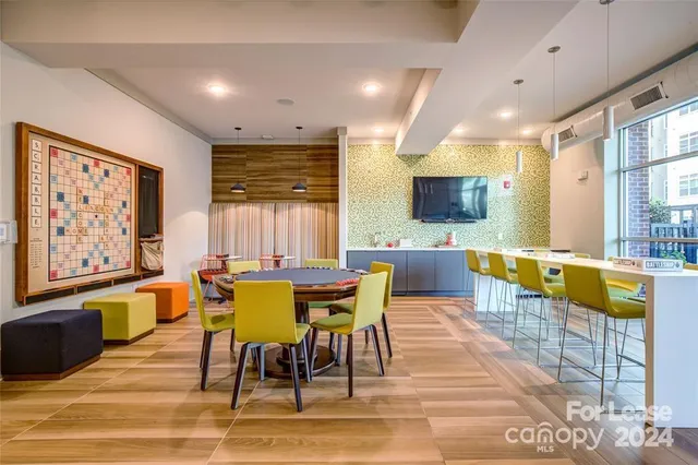 $1,610 | 905 Kenilworth Avenue, Unit A4A, Charlotte, NC 28204