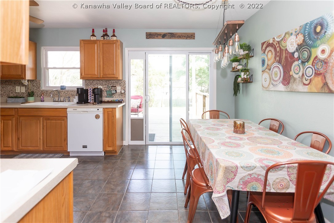 2022 Mount Vernon Road Hurricane, WV 25526 - Photo 8 of 34 Gallery Image 8
