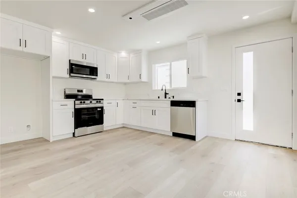 $3,800 | 1070 Allen Avenue, Unit C, Glendale, CA 91201