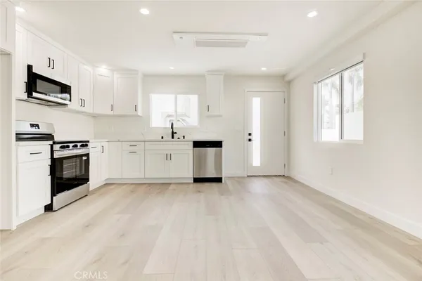 $3,800 | 1070 Allen Avenue, Unit C, Glendale, CA 91201
