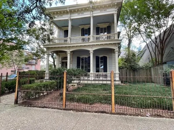 $1,295 | 3102 St Charles Avenue, Unit 2E, New Orleans, LA 70115